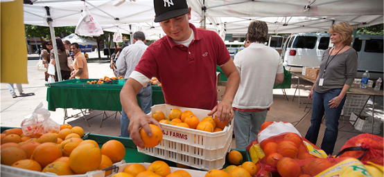 Farmers Market Offers Oranges